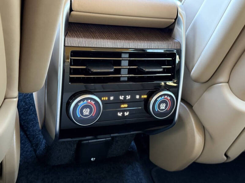 2025 Land Rover Range Rover P400 SE LWB