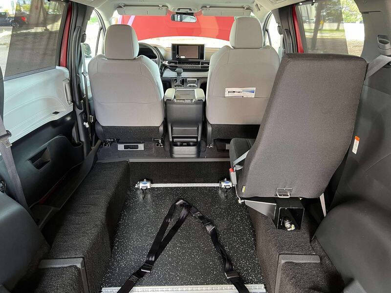 2025 Toyota Sienna LE 8-Passenger