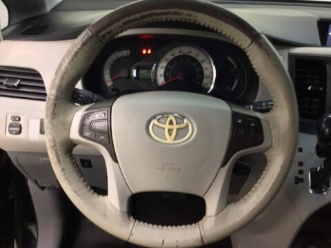 2012 Toyota Sienna SE 8-Passenger
