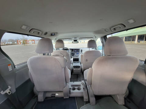 2019 Toyota Sienna LE 8-Passenger