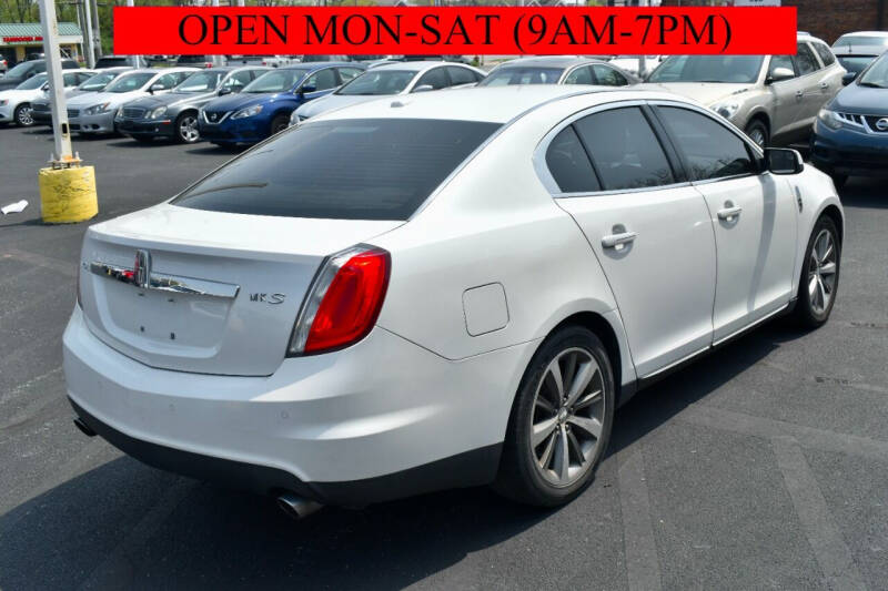 2011 Lincoln MKS