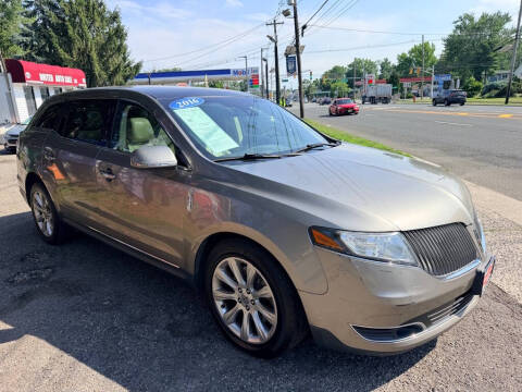 2016 Lincoln MKT EcoBoost Photo