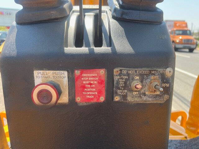 2015 Freightliner M2 106