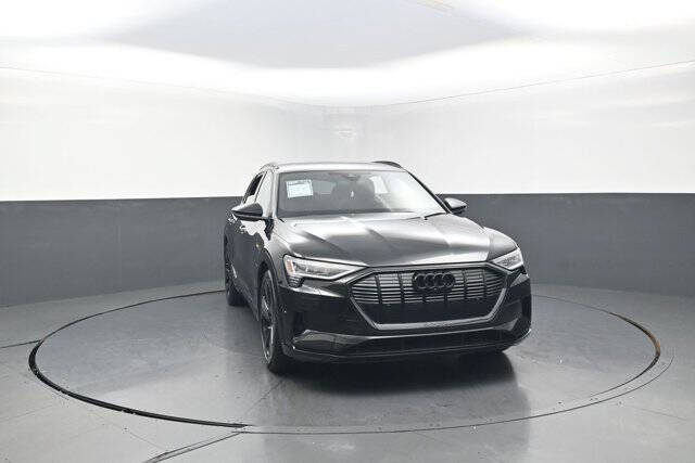 2022 Audi e-tron quattro Premium Plus
