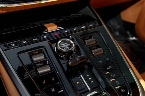 2025 Aston Martin DBX 707