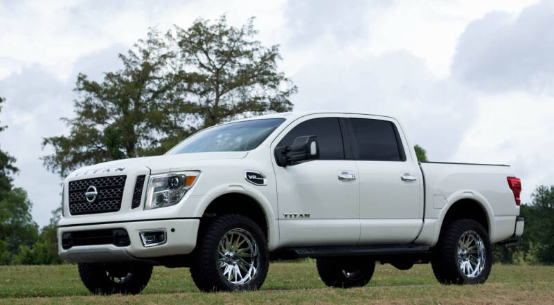 2017 Nissan Titan PRO-4X's photo