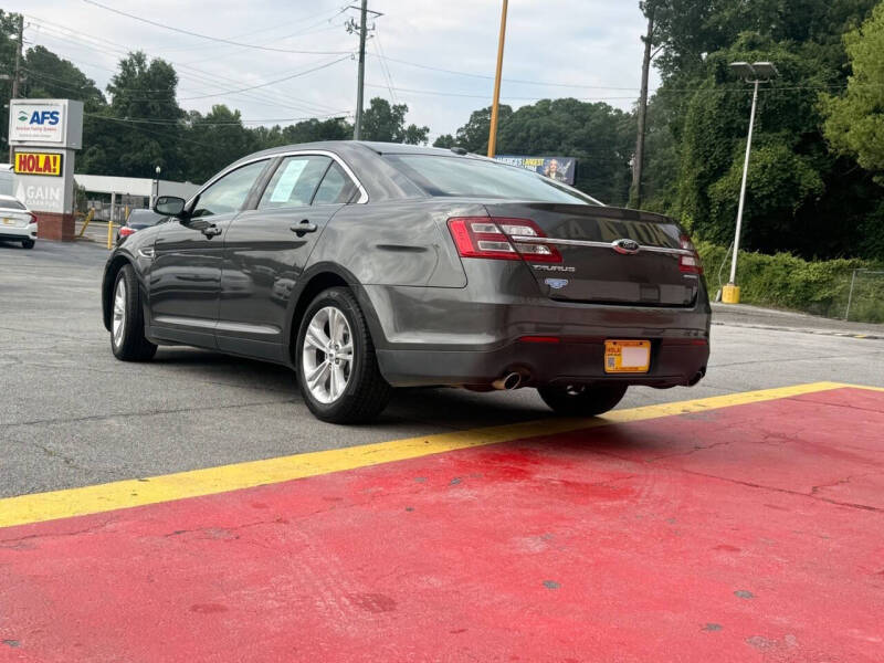 2017 Ford Taurus SE