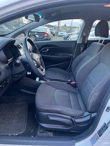 2016 Kia Rio 5-Door LX