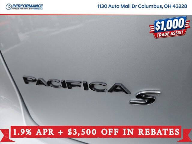 2026 Chrysler Pacifica Select