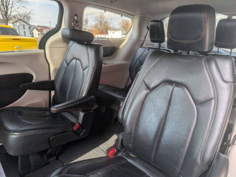 2017 Chrysler Pacifica Touring-L Plus