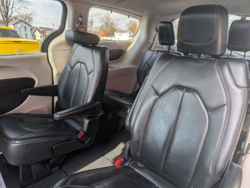 2017 Chrysler Pacifica Touring-L Plus