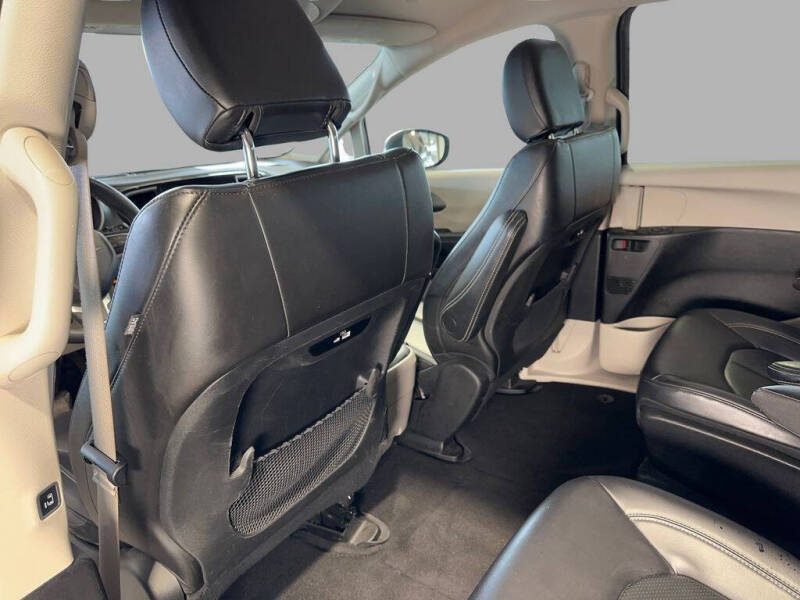 2023 Chrysler Pacifica Plug-In Hybrid Touring L