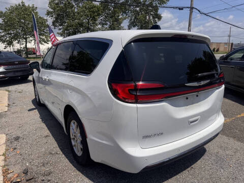 2023 Chrysler Pacifica Touring L