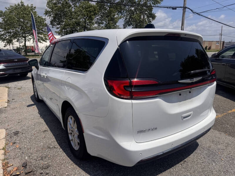 2023 Chrysler Pacifica Touring L