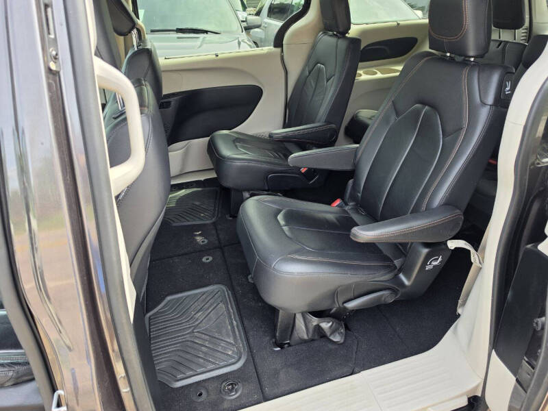 2017 Chrysler Pacifica Touring-L