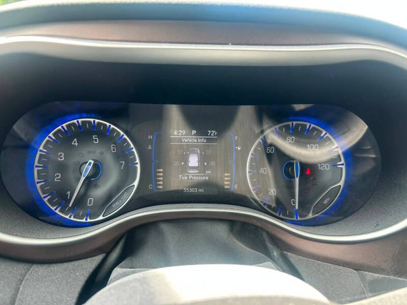 2023 Chrysler Voyager LX