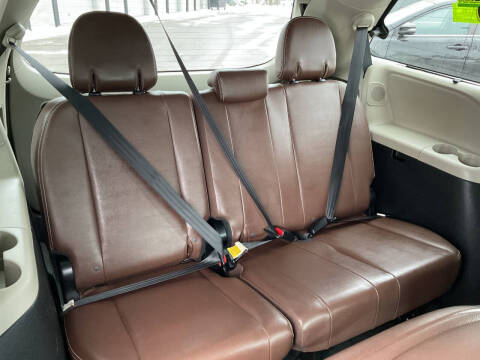 2017 Toyota Sienna Limited Premium 7-Passenger