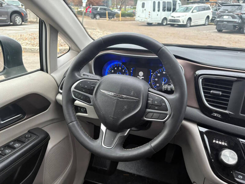 2022 Chrysler Voyager LX