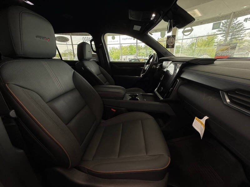 2024 GMC Acadia AT4