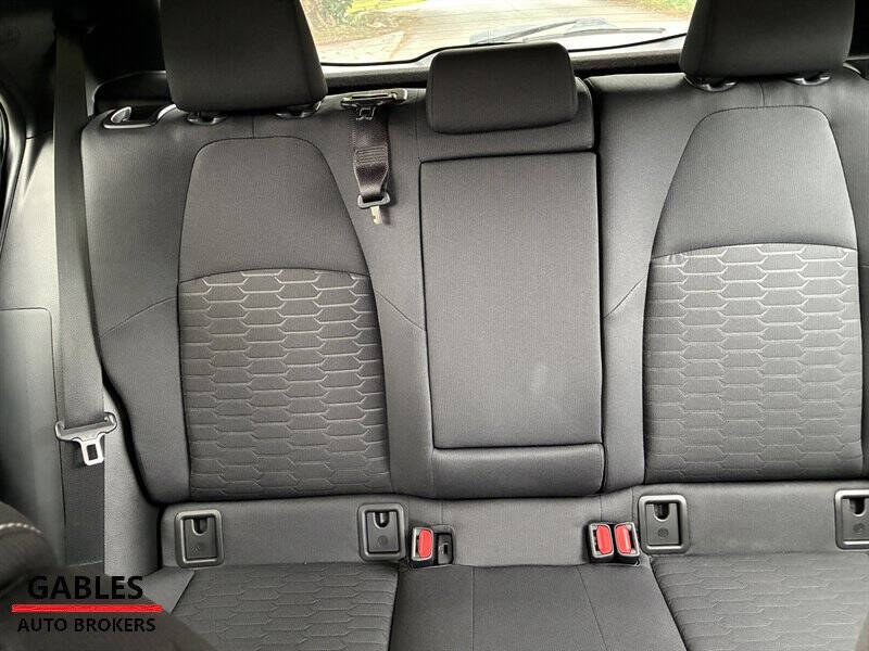 2025 Toyota Corolla Hatchback SE