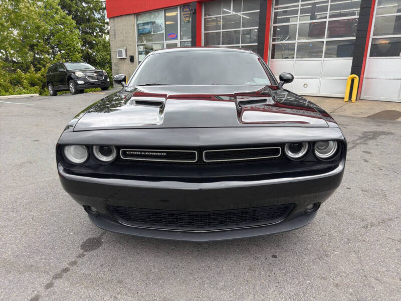 2017 Dodge Challenger SXT Plus