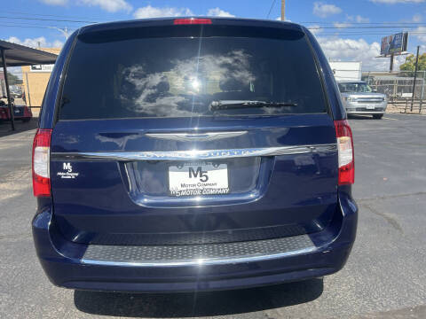 2016 Chrysler Town and Country Touring