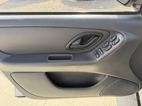 2005 Ford Escape XLS