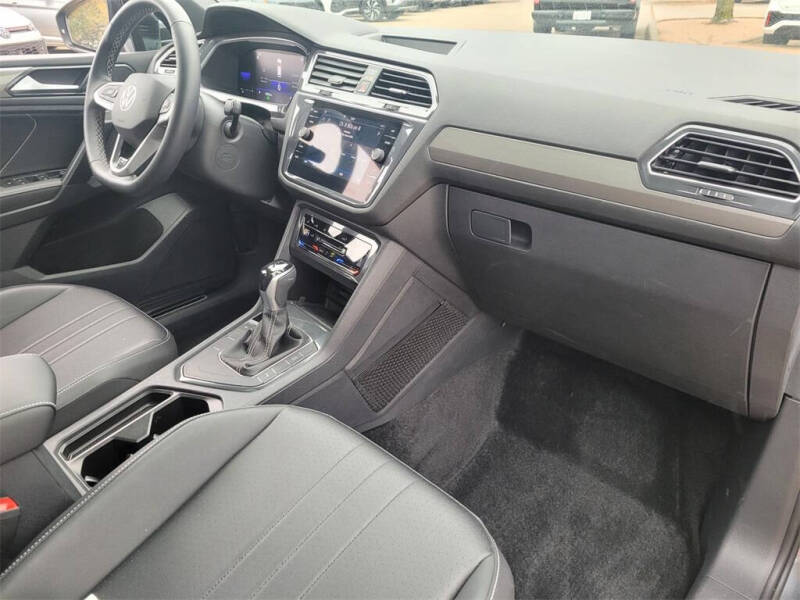 2023 Volkswagen Tiguan SE R-Line Black