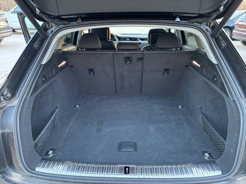 2019 Audi e-tron quattro Premium Plus