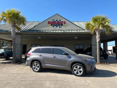 2017 Toyota Highlander for sale at Rabeaux's Auto Sales in Lafayette LA