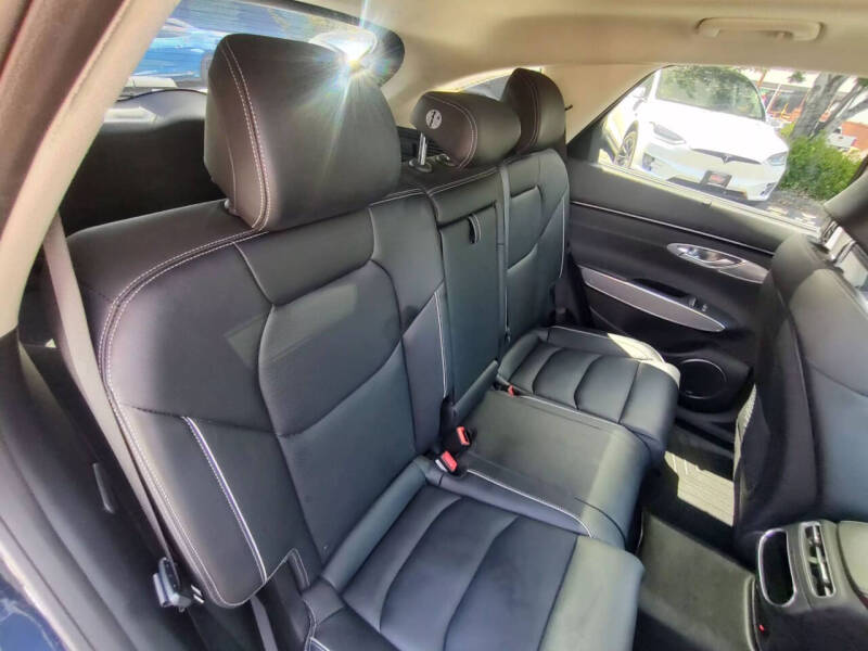 2022 Genesis GV70 2.5T Standard