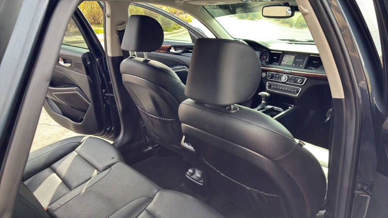 2019 Kia Cadenza Technology