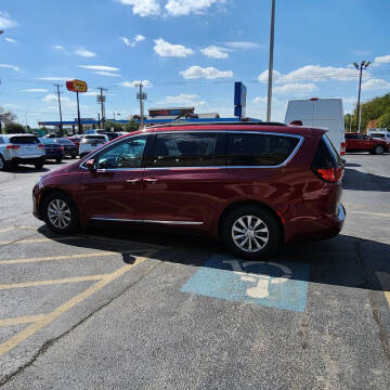 2017 Chrysler Pacifica Touring-L