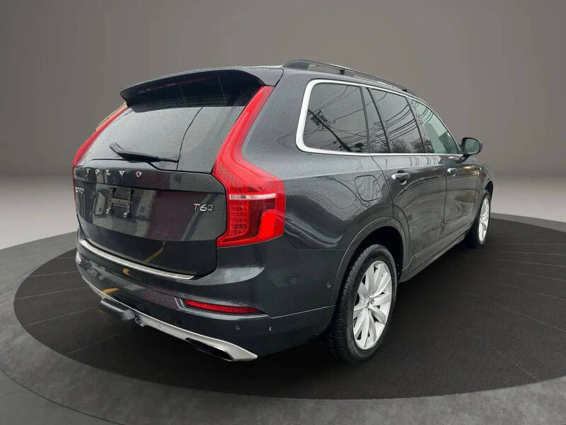 2016 Volvo XC90 T6 Momentum
