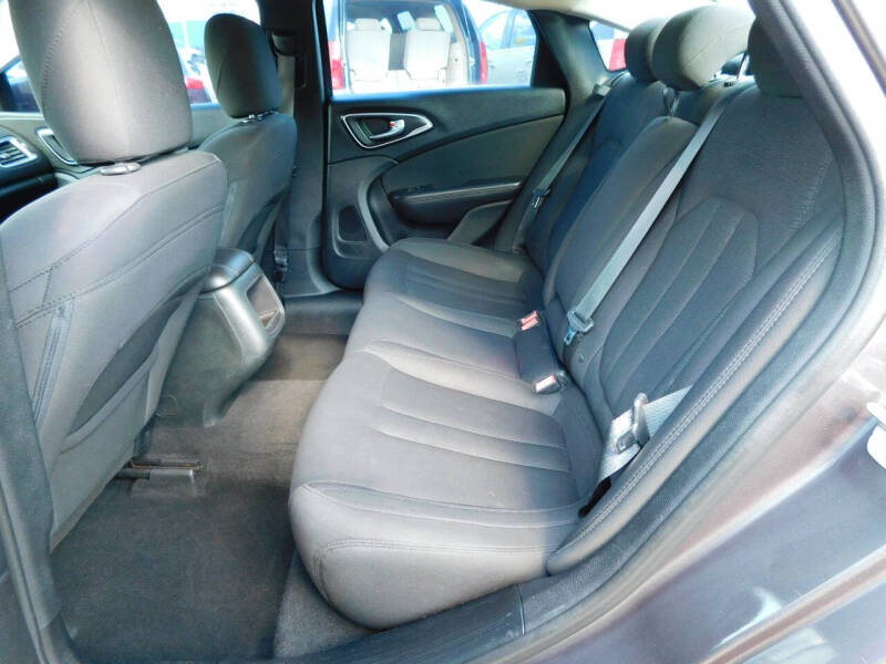 2015 Chrysler 200 LX