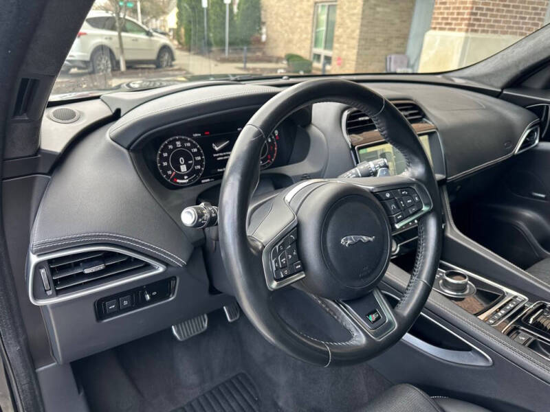 2019 Jaguar F-PACE S