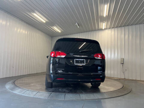 2022 Chrysler Voyager LX
