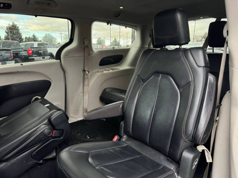 2020 Chrysler Pacifica Touring L