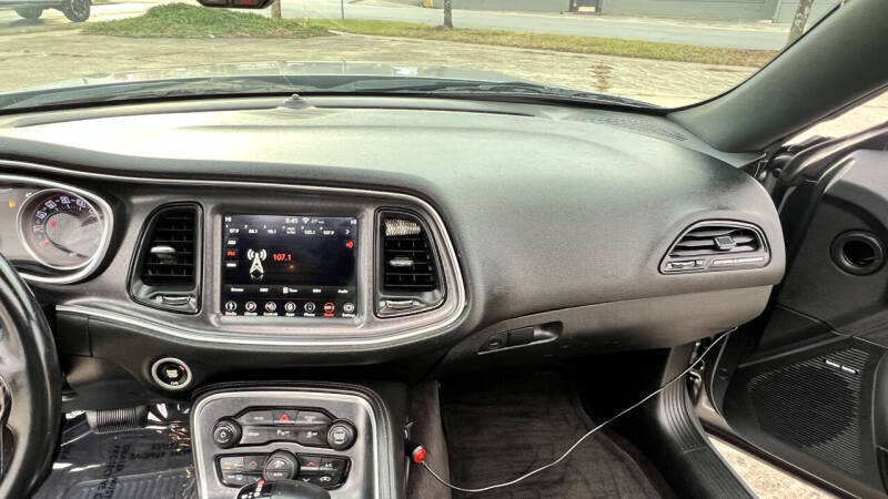 2018 Dodge Challenger SXT Plus