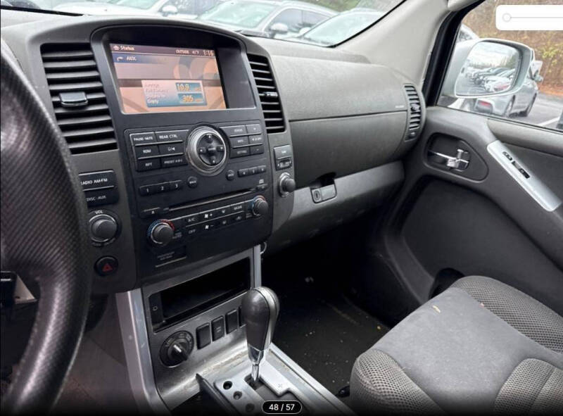 2011 Nissan Pathfinder LE