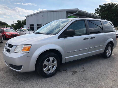 2008 Dodge Grand Caravan for sale at EXECUTIVE CAR SALES LLC in North Fort Myers FL