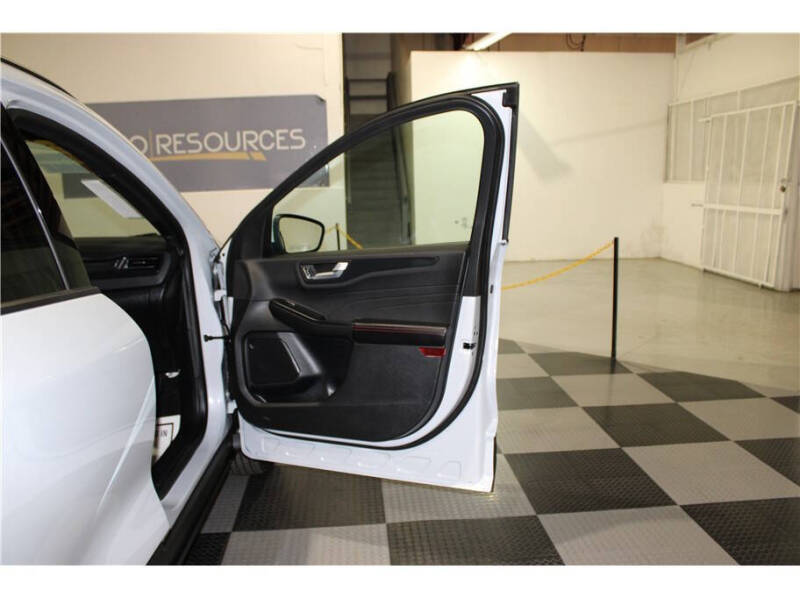 2025 Ford Escape ST-Line Select