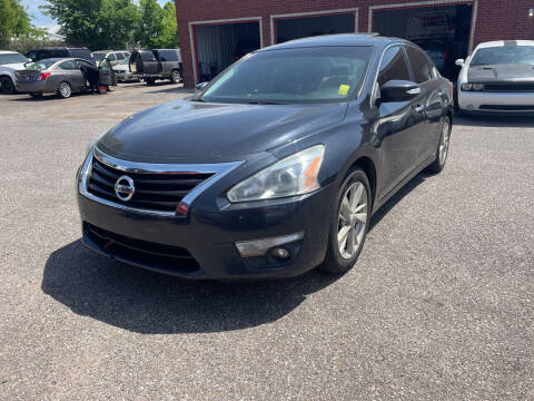 2013 Nissan Altima for sale at Family Auto Finance OKC LLC in Oklahoma City OK