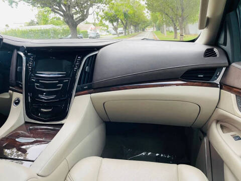 2017 Cadillac Escalade Luxury