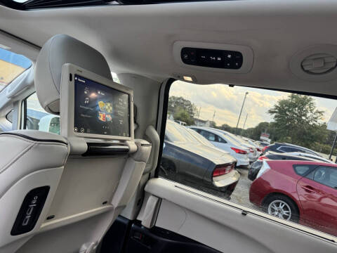 2017 Chrysler Pacifica Hybrid Platinum