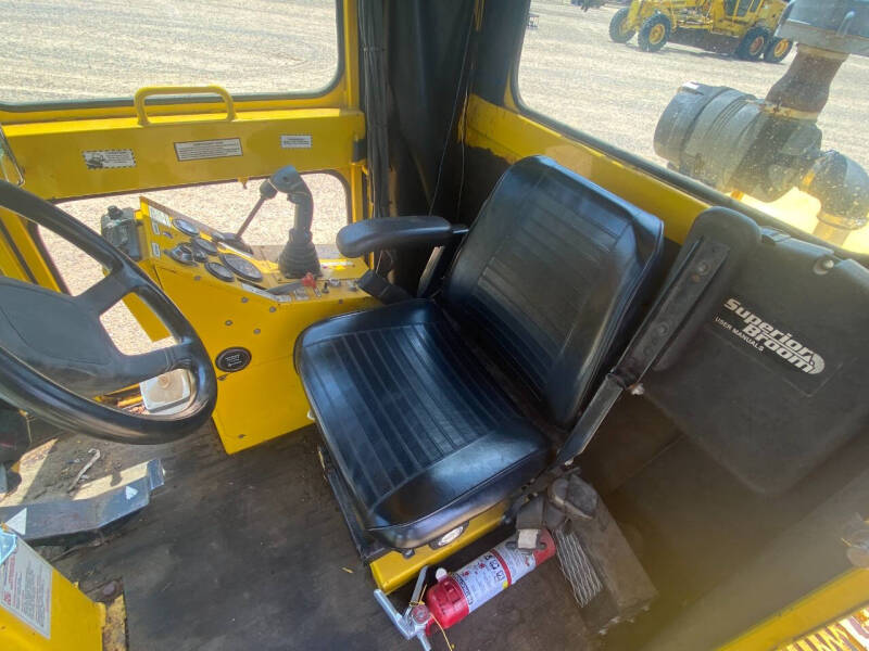 2003 Superior DT80J