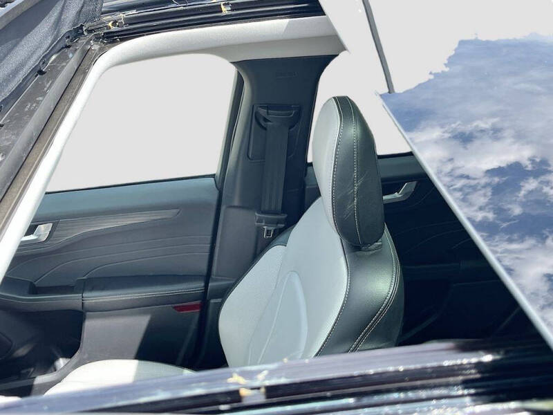 2025 Ford Escape Platinum