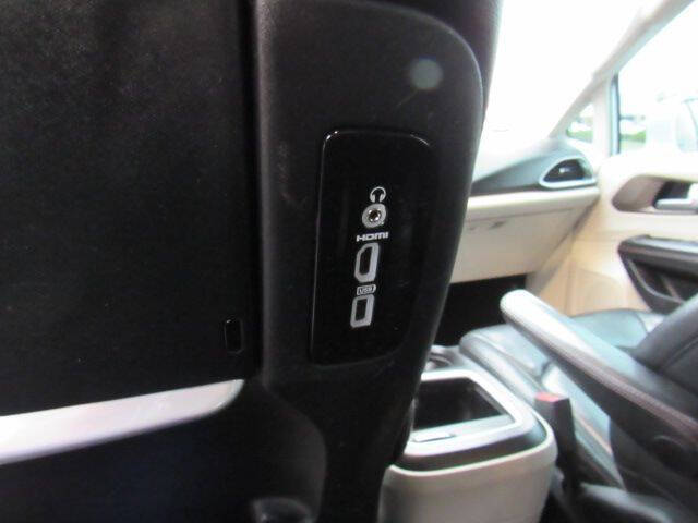 2017 Chrysler Pacifica Touring-L Plus