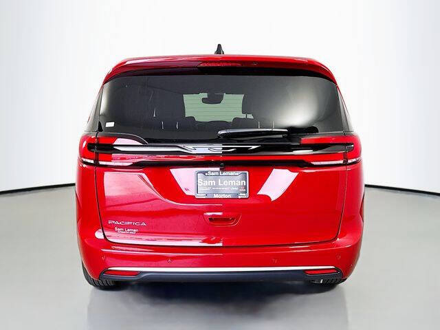 2027 Chrysler Pacifica Select