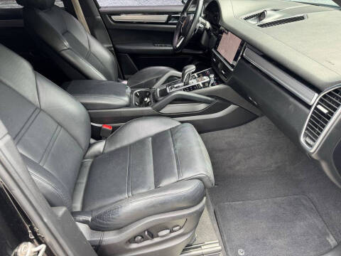2023 Porsche Cayenne Platinum Edition
